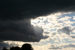 Gewitterwolken Jackenwetter