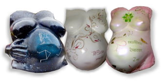 Gipsabdruecke_babybauch_schwangerschaft_blau_sterne_engel_ornamente