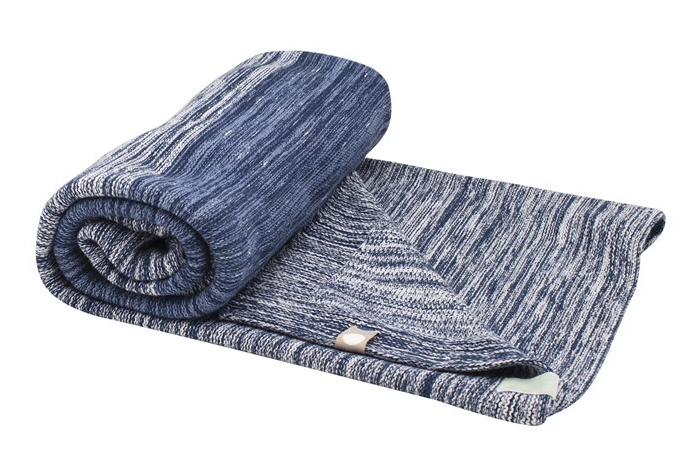 Decke indigoblau